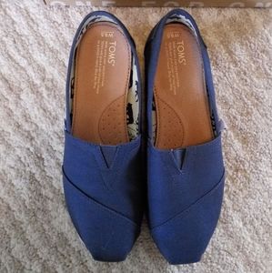 New Tom's women's 9.5 classic navy canvas